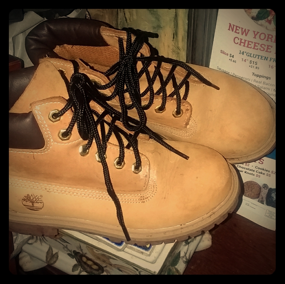 TIMBERLAND HIKING OR WORK BOOTS.LEATHER SIZE 2M YO